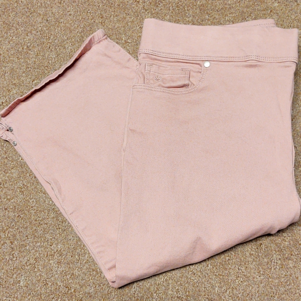 Gloria Vanderbilt Capri